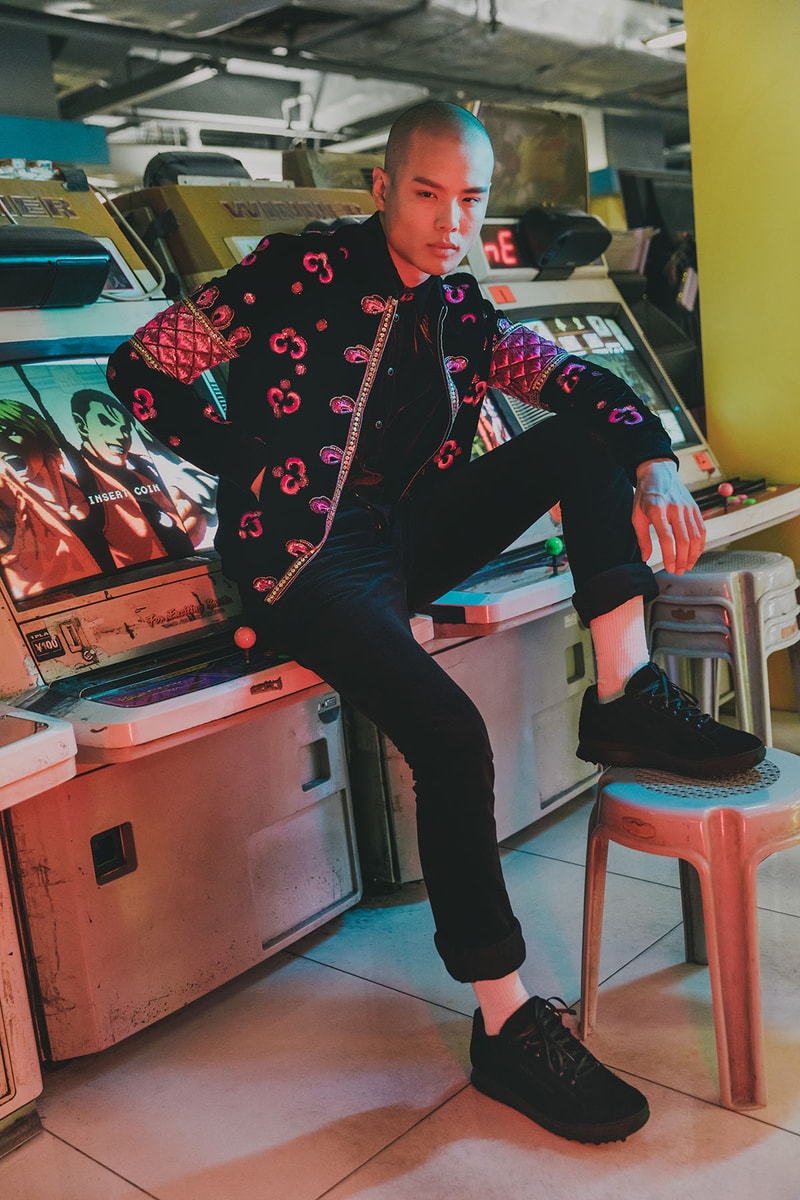 穿過光影，一起進入 Saint Laurent 的迷幻搖滾世界