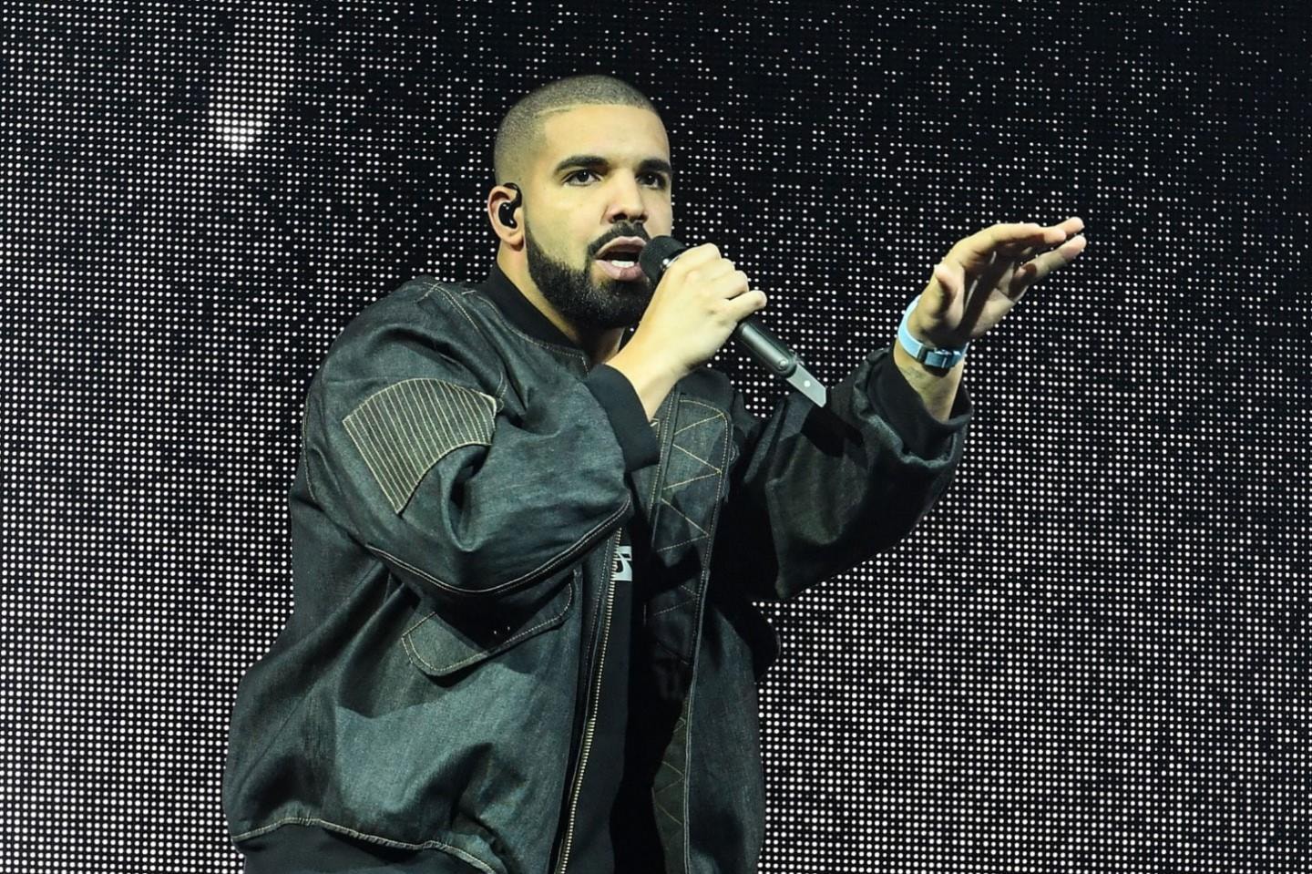 再創佳績！Drake 成為 Billboard 史上奪冠次數最多的男藝人