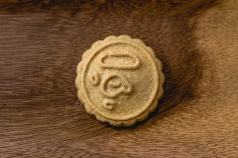 A BATHING APE® 與藝人謝霆鋒聯乘推出別注中秋節月餅禮盒