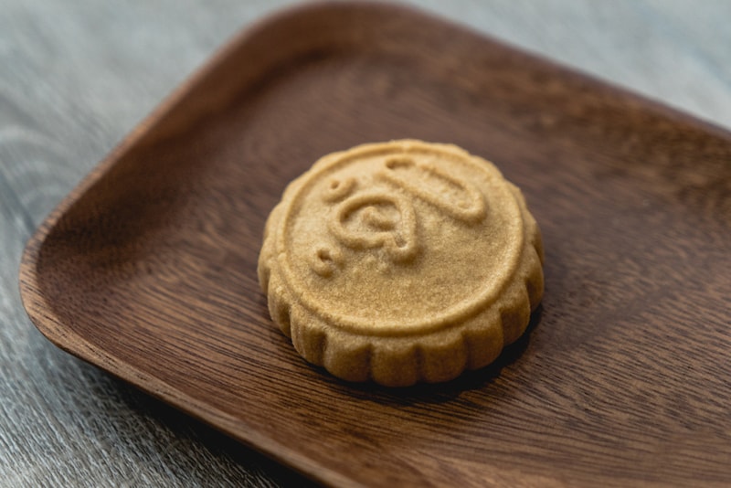 A BATHING APE® 與藝人謝霆鋒聯乘推出別注中秋節月餅禮盒