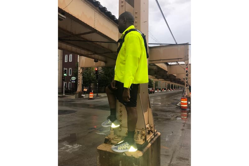 反光細節盡現-Kanye West 再度着用 YEEZY BASKETBALL 籃球鞋款