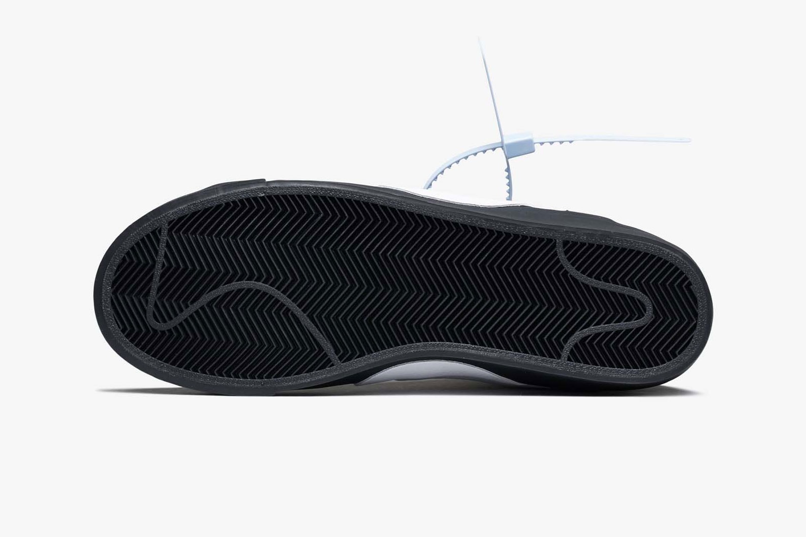 Off-White™ x Nike Blazer 全新聯乘「Spooky Pack」官方圖片釋出
