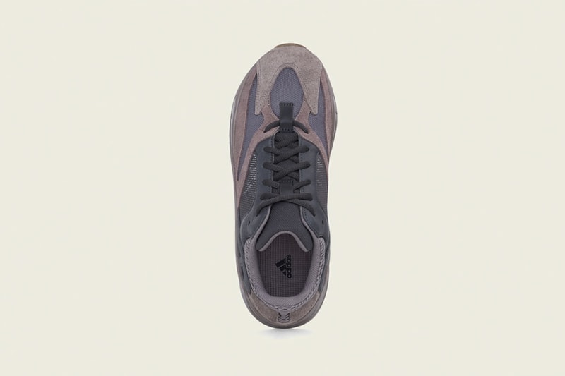 YEEZY BOOST 700 全新配色設計「Mauve」官方圖輯曝光