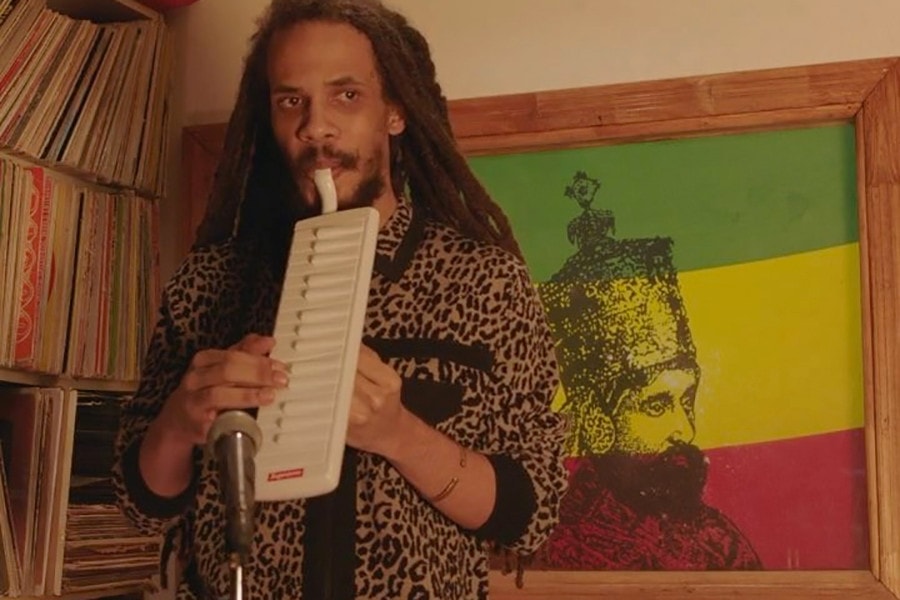 Supreme 找來 Addis Pablo 演繹本周聯口風琴聯乘新品