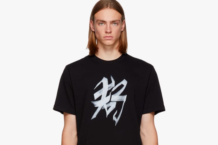 中國風致敬－Vetements 推出十二生肖漢字 T-Shirt