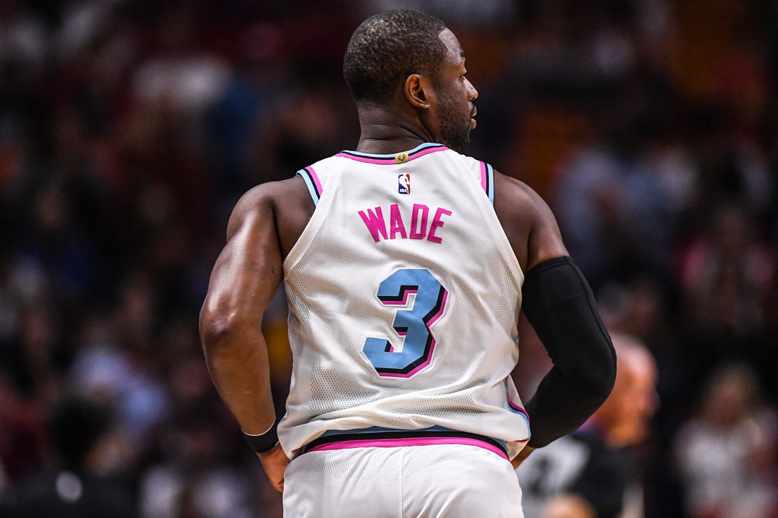 LeBron James 大表不滿！Miami Heat 主場致敬 Dwyane Wade 卻寫錯名字