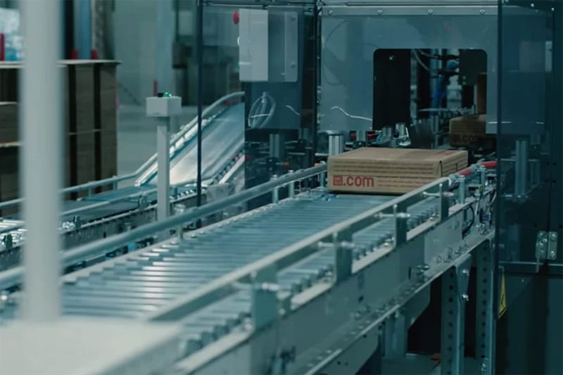 Fast fashion 之最！？一探 Uniqlo 自動化工廠運作過程