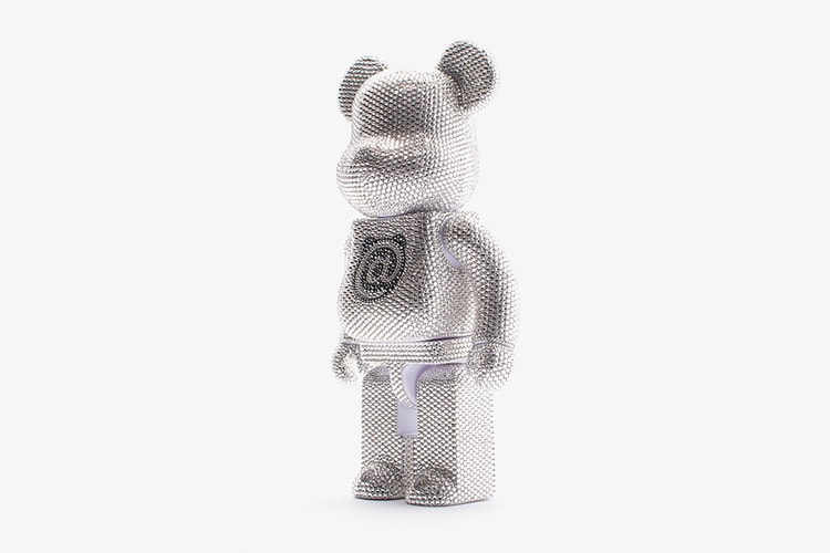 水鑽 BE@RBRICK 重現!LIGHTS STYLE x Medicom Toy 攜手打造「Swarovski」BE@RBRICK 玩偶