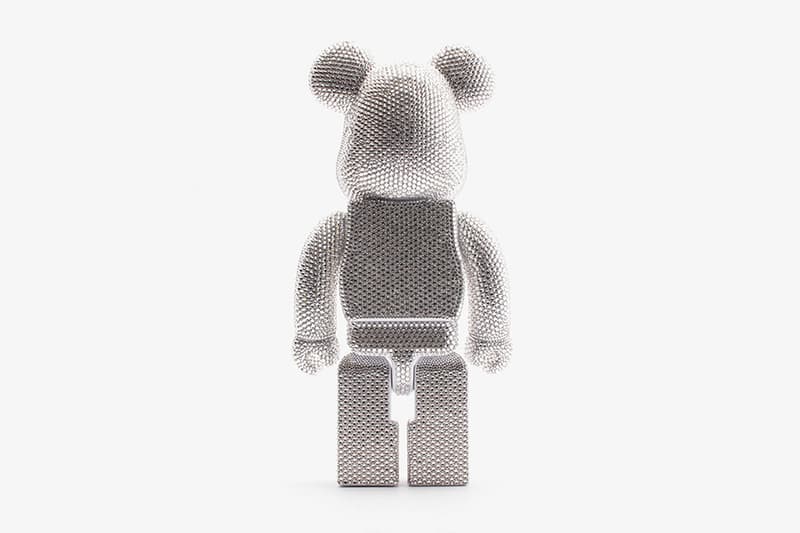 水鑽 BE@RBRICK 重現!LIGHTS STYLE x Medicom Toy 攜手打造「Swarovski」BE@RBRICK 玩偶