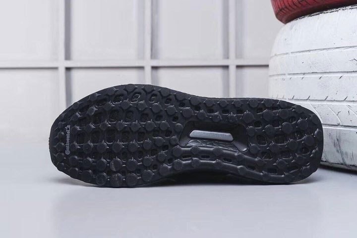 率先近賞 A BATHING APE® x adidas「Black Camo」UltraBOOST 鞋款