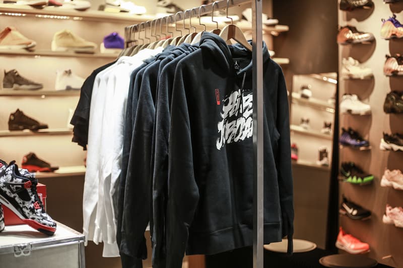 由人氣 Rapper Jony J 開設!走進全新球鞋店舖 OKAY WZK