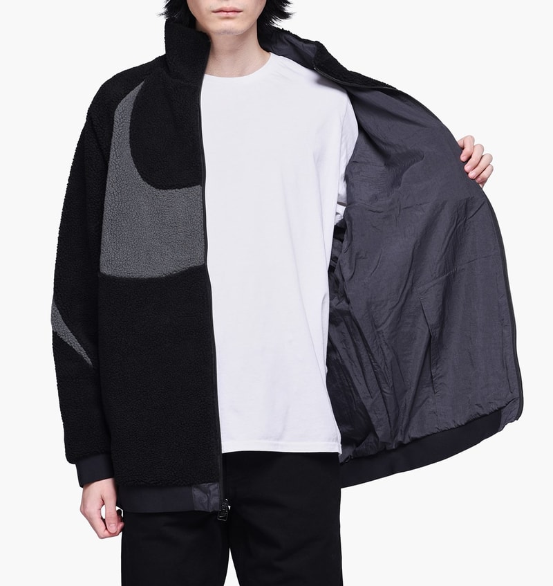 超巨體 Swoosh 再來－Nike Sportswear 釋出新配色雙面拉鏈外套