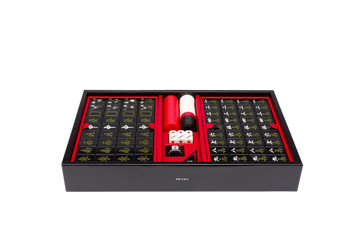 Prada 推出售價近 3 萬港元的皮製麻將牌