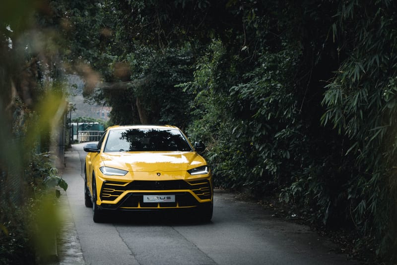 地上最強 SUV 著陸！HYPEBEAST 實測 Lamborghini 首部「野牛級」SUV Urus