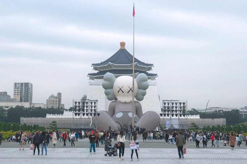 率先直擊 KAWS 全新作品展覽「KAWS: HOLIDAY」台北站