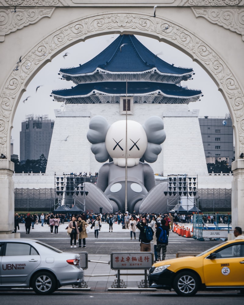 率先直擊 KAWS 全新作品展覽「KAWS: HOLIDAY」台北站