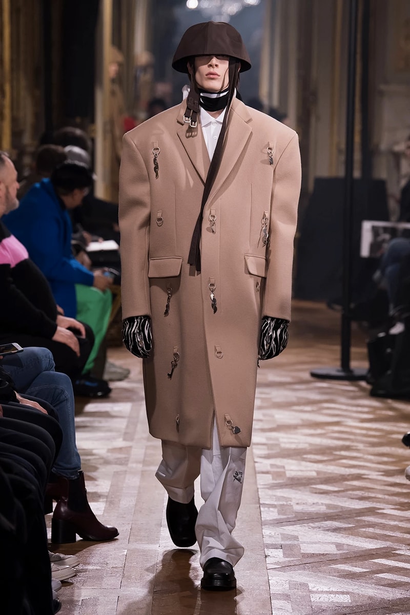 巴黎時裝周 − 離開 Calvin Klein 的首秀！Raf Simons 發佈 2019 秋冬系列