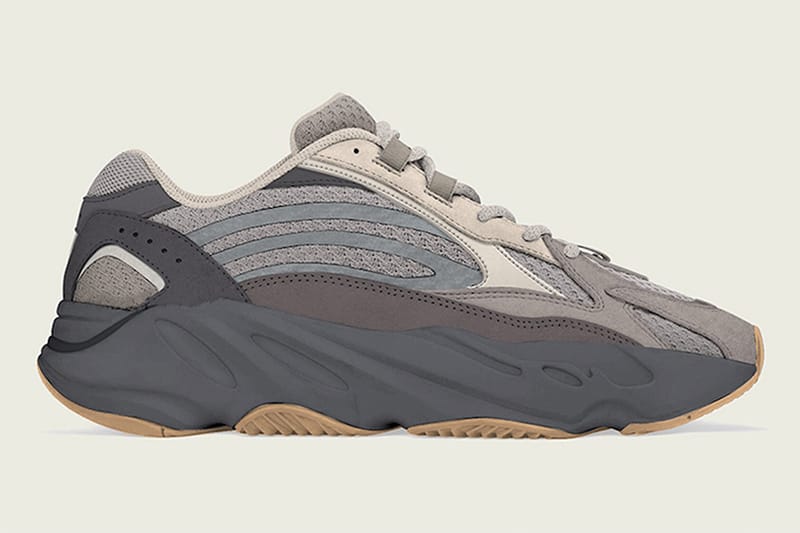 YEEZY BOOST 700 V2 全新「Cement」配色登場