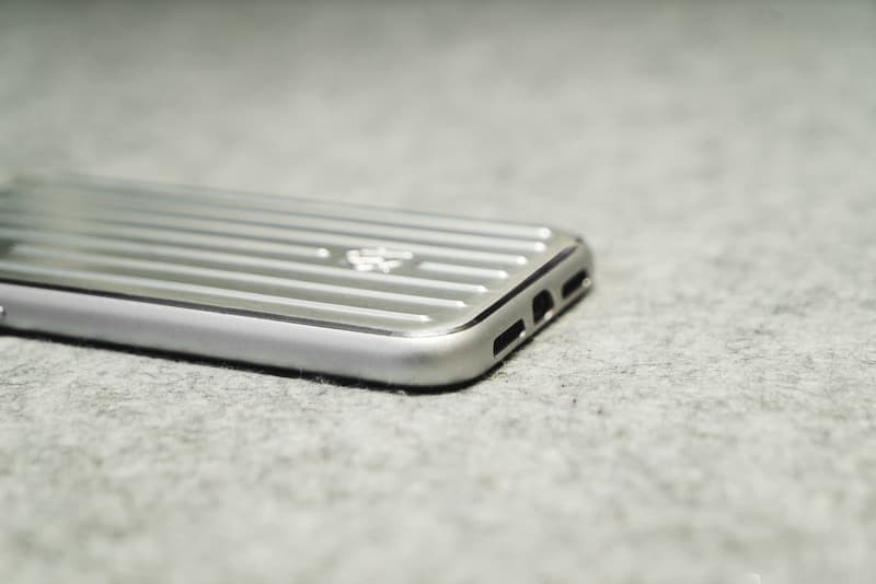 近賞 RIMOWA 最新鋁製 iPhone Case