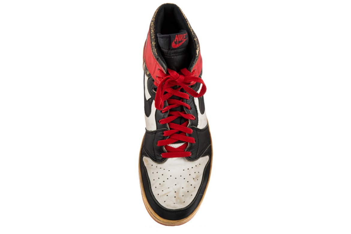無價逸品 − Michael Jordan 1985 年實著 Air Jordan 1「Black Toe」展開拍賣
