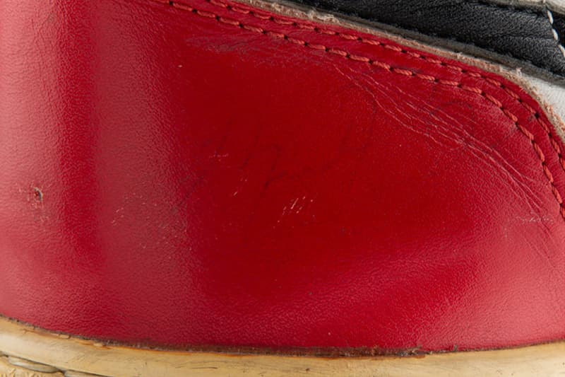 無價逸品 − Michael Jordan 1985 年實著 Air Jordan 1「Black Toe」展開拍賣