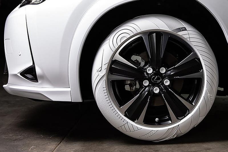 LEXUS 攜手 John Elliott 打造 UX 別注白色 Air Force 1 車軚