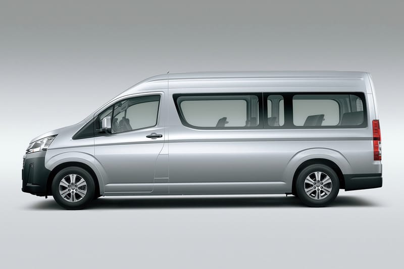 2019 hiace bus