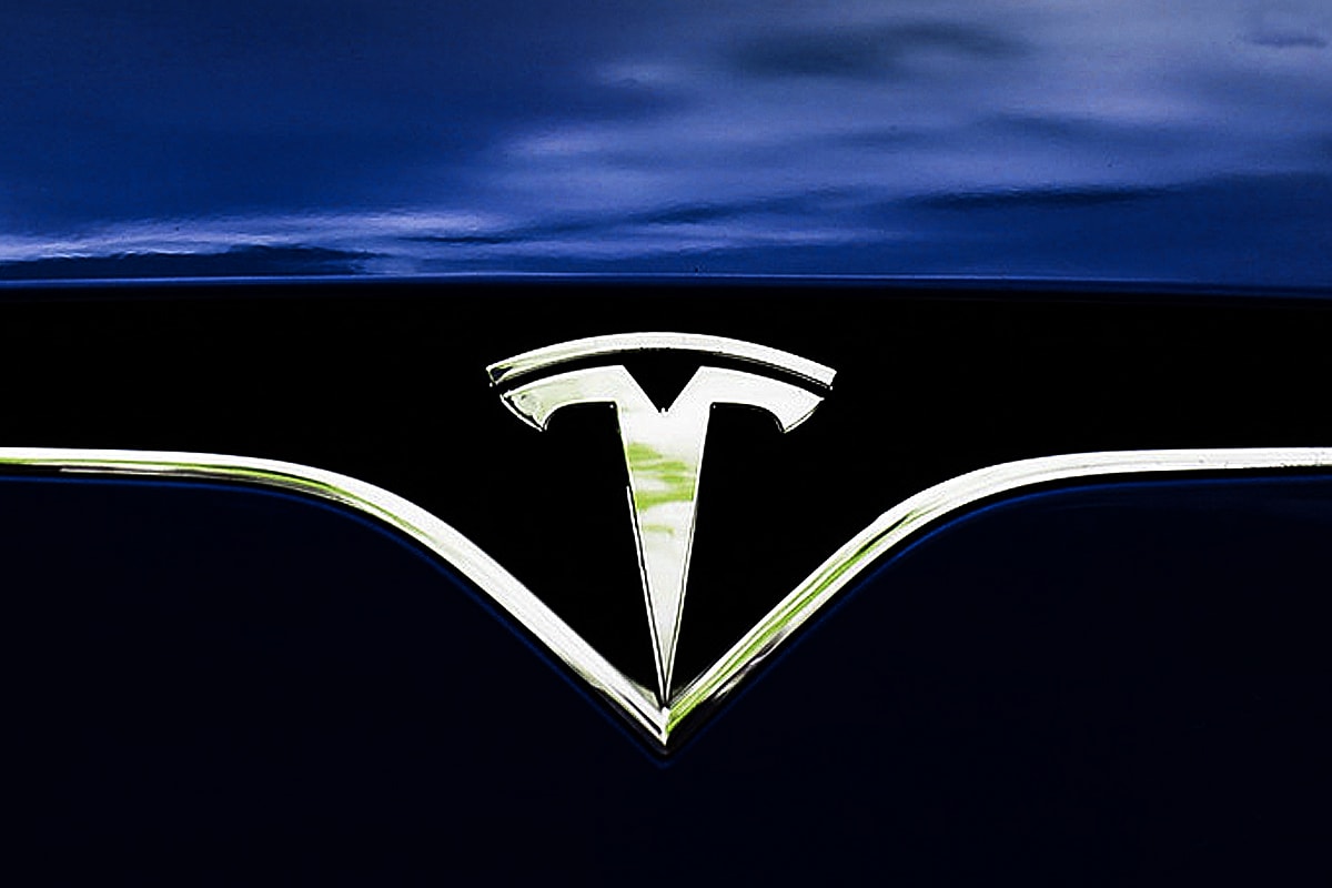 Elon Musk「再次」曝光全新 Tesla Pickup 貨卡車的預告圖片