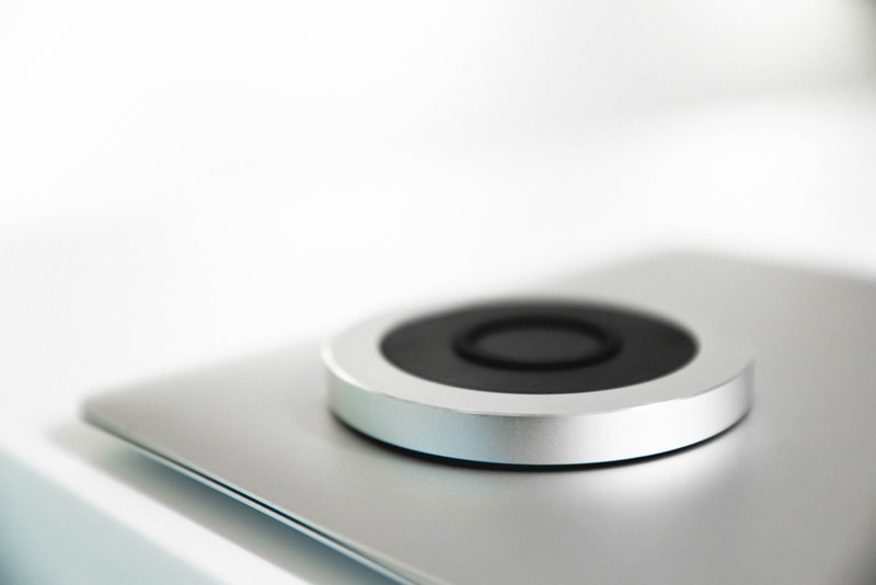 近賞 JUST MOBILE 鋁製 AluBase Wireless 無線充電盤