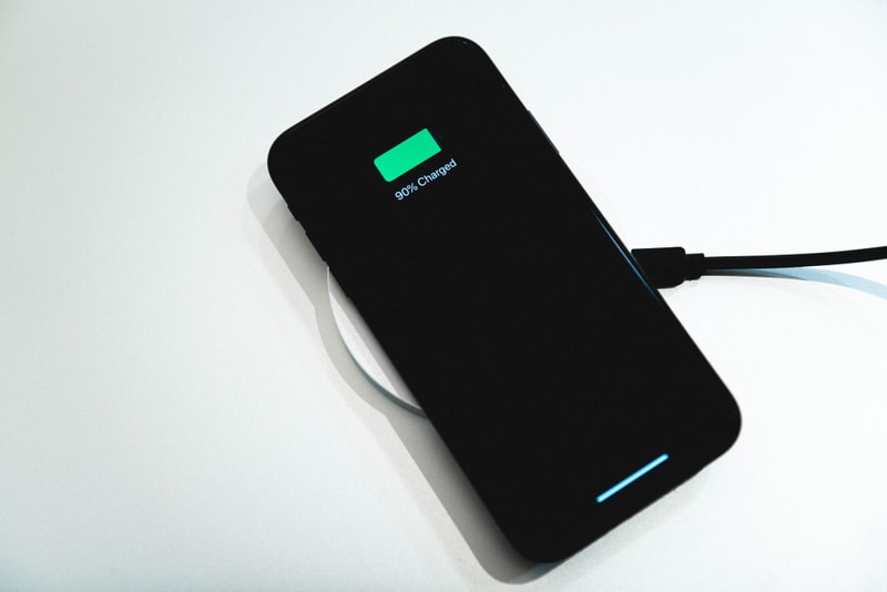 近賞 JUST MOBILE 鋁製 AluBase Wireless 無線充電盤