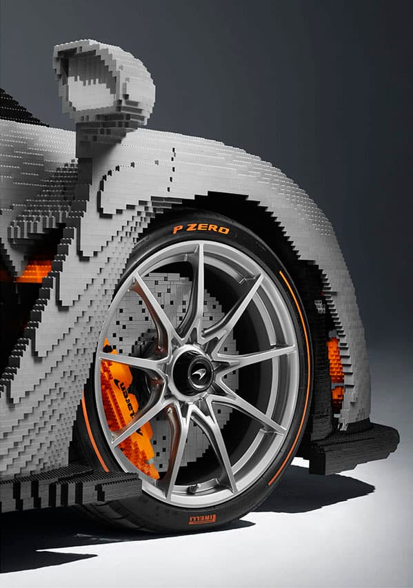 共 50 萬塊積木!LEGO 打造 1:1 McLaren Senna 超跑模型