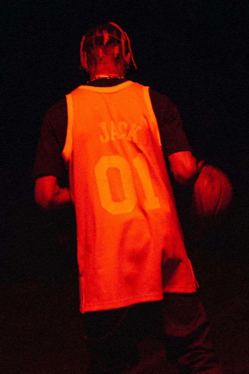 以復古球衣為靈感！Travis Scott 為「NBA Remix」企劃帶來別注單品