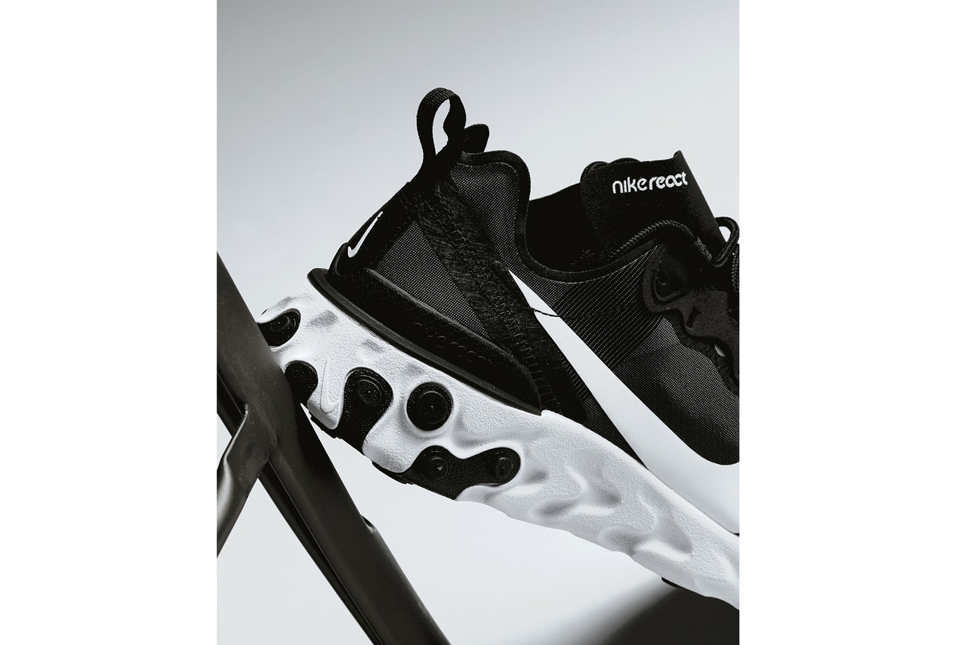 Nike React Element 55 全新配色設計「Black/White」正式亮相