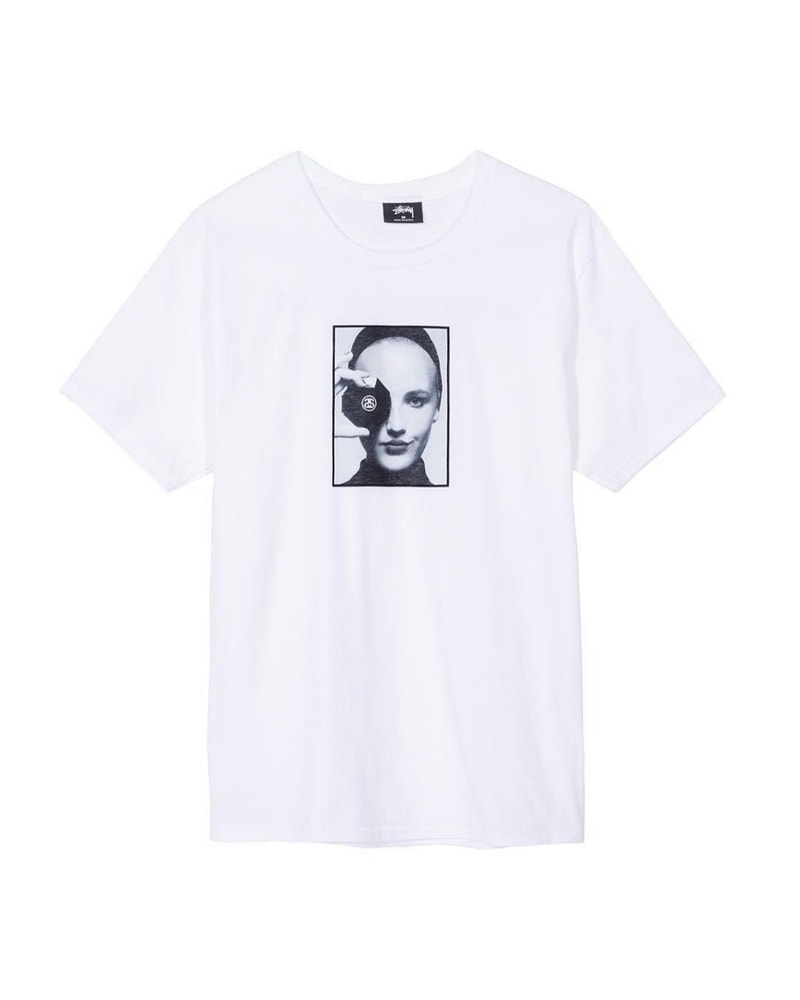 Stüssy 以 Chanel Beauty 經典廣告為靈感打造限定 T-Shirt 