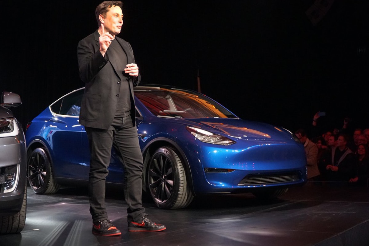 Elon Musk 親自穿用！率先近賞 Air Jordan 1「Tesla」鞋款