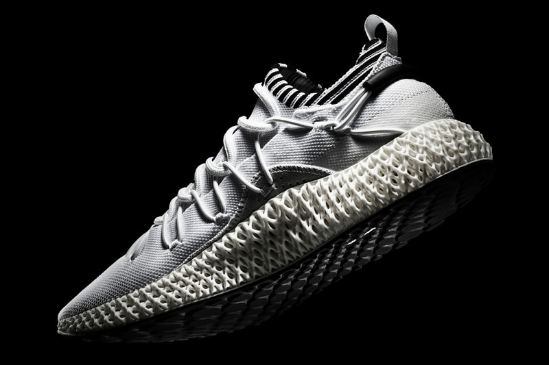 Y-3 推出全新 RUNNER 4D II 高性能鞋款
