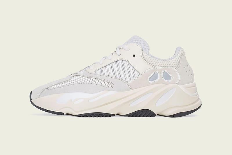YEEZY BOOST 700 全新配色「Analog」官方圖輯公佈