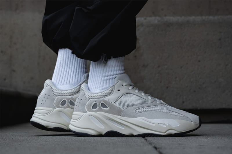 YEEZY BOOST 700 全新「Analog」配色上腳圖輯近賞