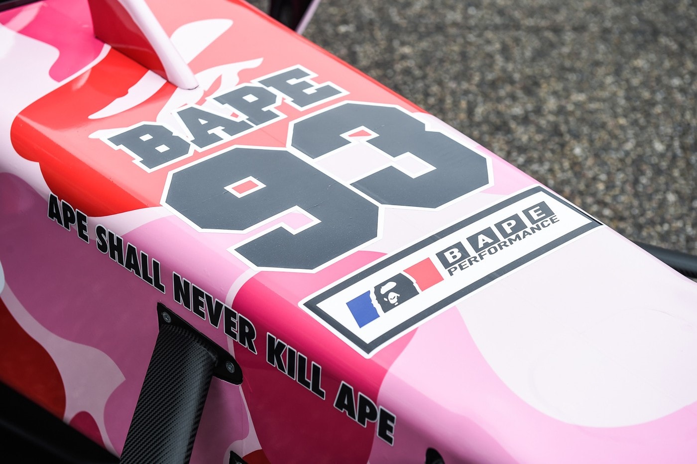 A BATHING APE® 攜手 Formula 1 打造粉紅迷彩樣式車型