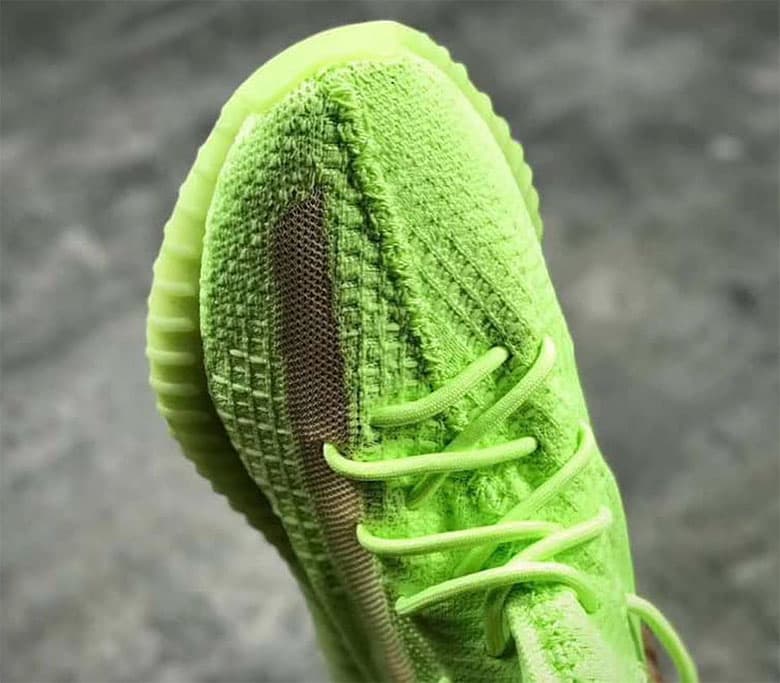 漆黑螢火蟲-YEEZY BOOST 350 V2 全新配色「GID」曝光