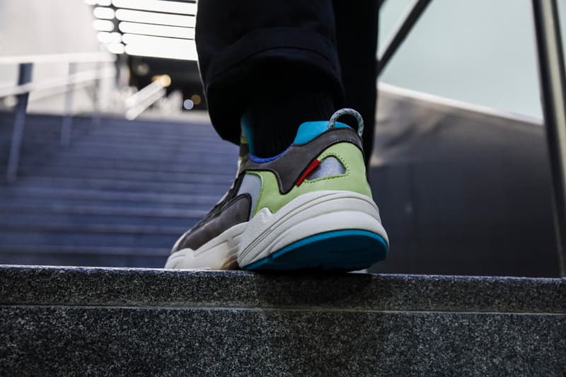 HYPEBEAST 獨家開箱 INVINCIBLE x adidas 全新 YUNG-STUD 聯乘鞋款