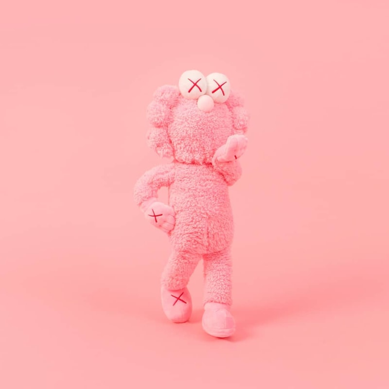 陸續不斷！KAWS 突發宣佈推出 BFF 粉紅色版本毛絨公仔