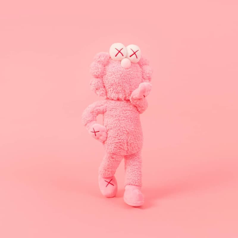 陸續不斷!KAWS 突發宣佈推出 BFF 粉紅色版本毛絨公仔