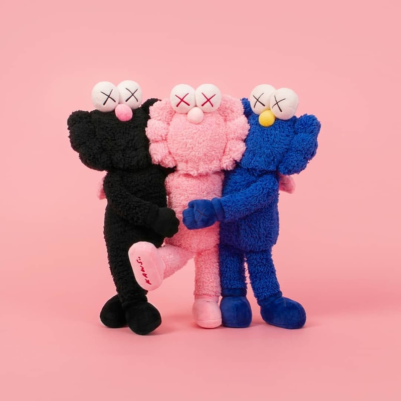 陸續不斷！KAWS 突發宣佈推出 BFF 粉紅色版本毛絨公仔