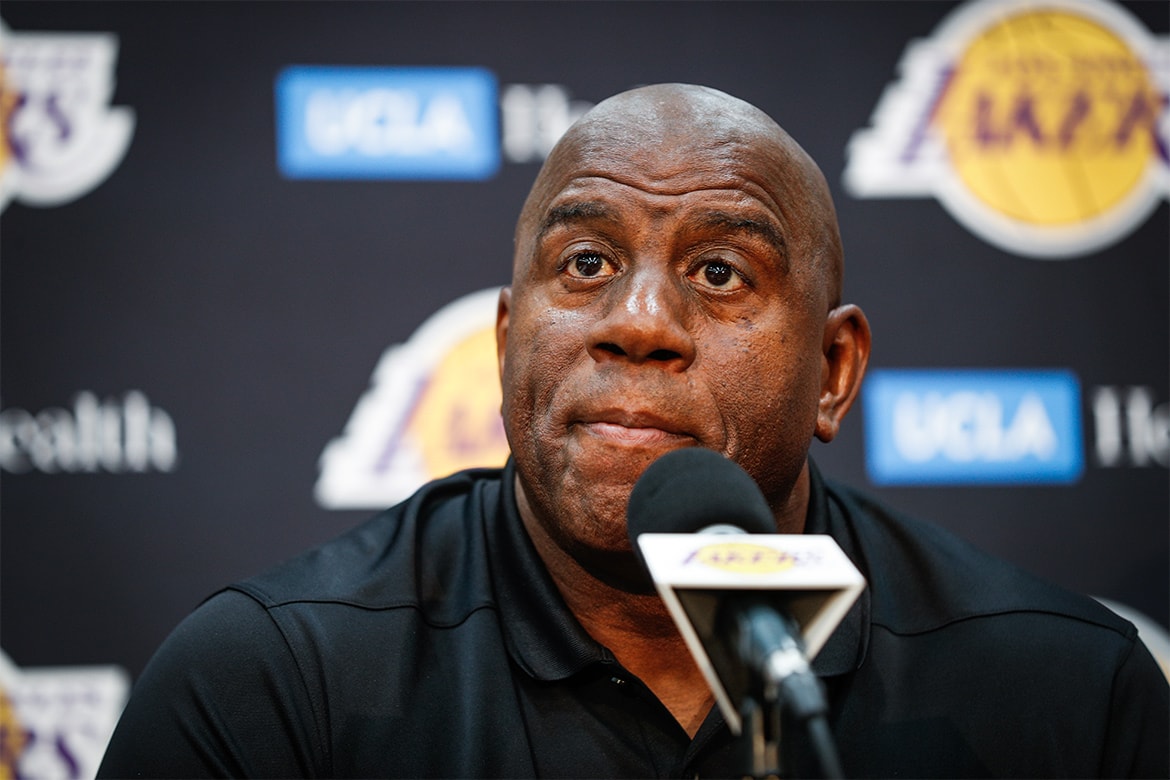 突襲宣布 − Magic Johnson 將辭去 Lakers 籃球營運總裁職位