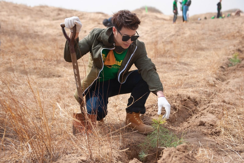 Timberland 跟潘瑋柏一同遠赴科爾沁沙漠進行植樹造林企劃