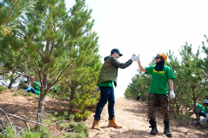 Timberland 跟潘瑋柏一同遠赴科爾沁沙漠進行植樹造林企劃