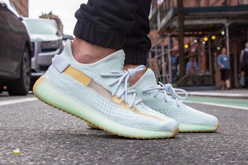 YEEZY BOOST 350 V2「Hyperspace」全新上腳圖輯預覽