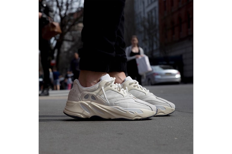 YEEZY BOOST 700 全新配色「Analog」最新上腳圖輯預覽