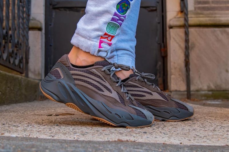 YEEZY BOOST 700 V2 人氣配色「Geode」最新上腳圖輯